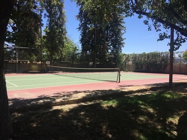 Building Photo - 3 br, 2 bath House - 2890 Huntington Blvd ...