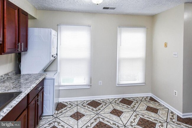 Building Photo - 2115 N Anvil Ln