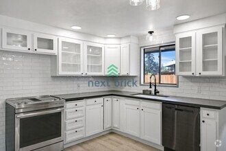 Building Photo - Charming 3-Bed, 2-Bath Remodeled Home in P...
