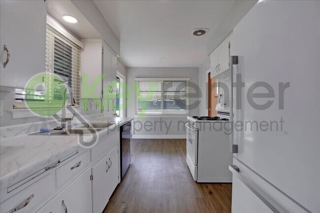 Building Photo - 3124 Brophy Dr