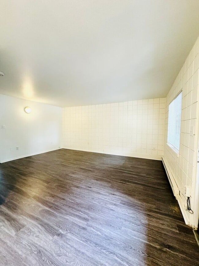 Building Photo - One-bedroom Apartment Near City Park! UTILITIES INCLUDED IN RENT!