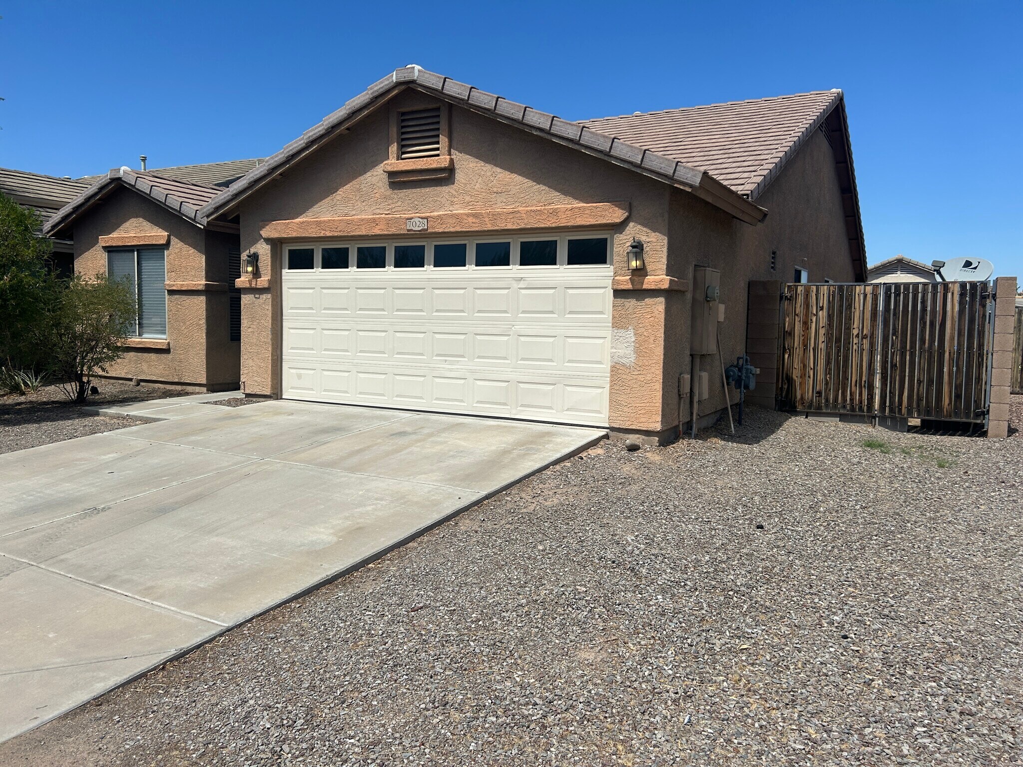 Building Photo - 7028 S 46th Dr