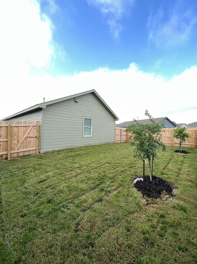 Building Photo - 13819 Llama Pl