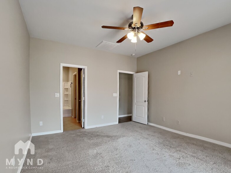 Building Photo - 17299 W Fetlock Trail