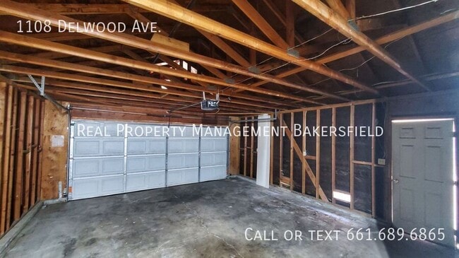 Building Photo - 1108 Delwood Ave