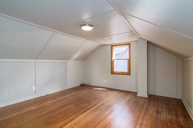 Building Photo - 2308 2nd Ave N