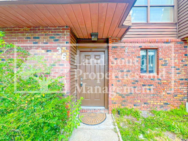 Building Photo - 1836 N Crystal Lake Dr