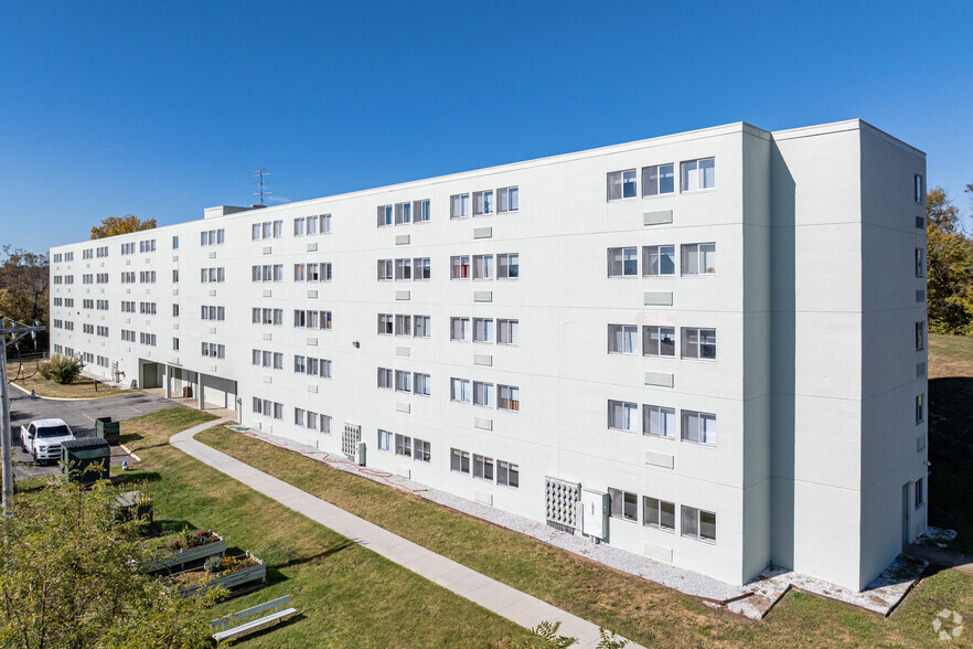 Primary Photo - Plaza Towers Senior Apartments