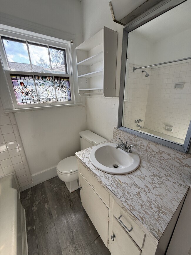 Building Photo - 565 24th St