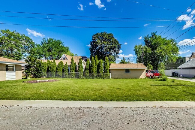 Building Photo - 3631 Kemman Ave