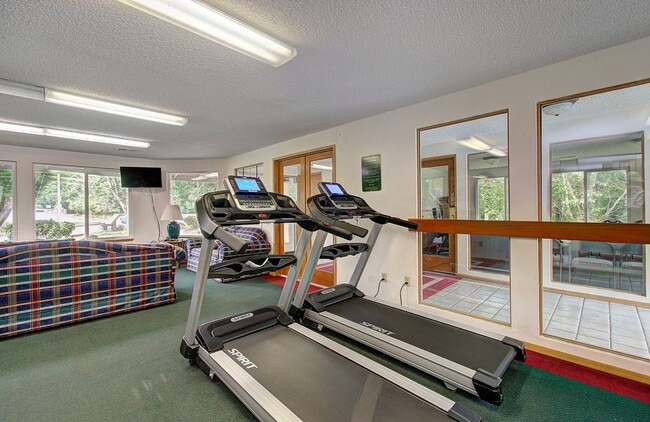 Building Photo - SALMON CREEK ~ WATERS EDGE CONDOS~ LARGE 2 Bd 2.5 Ba!