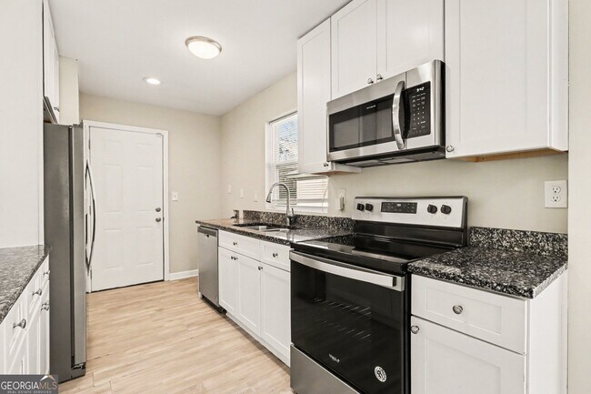 Building Photo - 2117 Blayton Ln SE