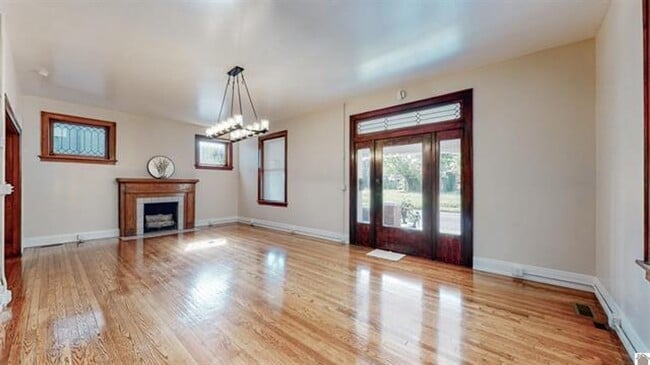 Building Photo - AVAILABLE NOW!  Beautiful Historic Home Fo...
