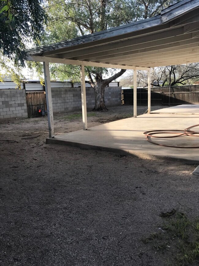 Building Photo - 2503 N Euclid Ave