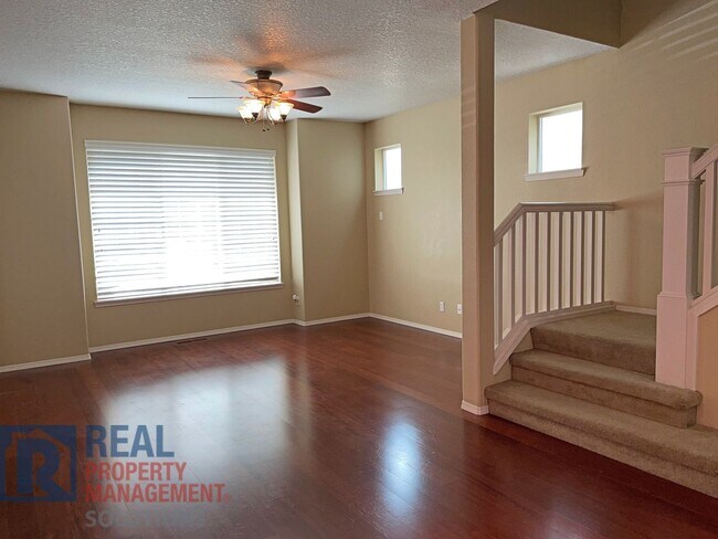 Building Photo - Remarkable Custom Home in Arbor Vineyard!