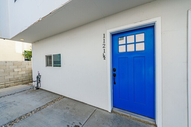 Building Photo - 1121 N Berendo St