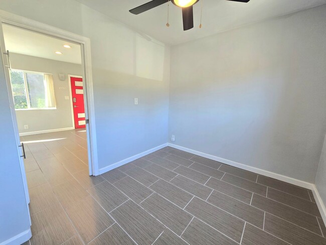 Building Photo - Newly Renovated Gorgeous 1 bedroom, 1 bath...