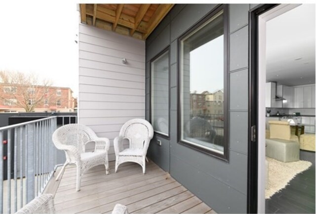 Building Photo - 2 W 6th St