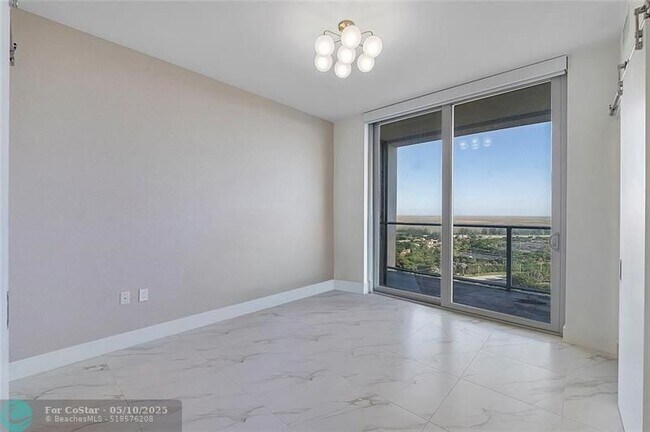 Building Photo - 2000 Metropica Wy
