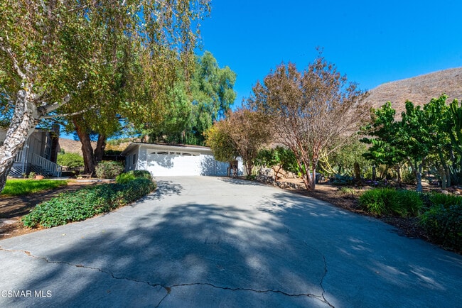 Building Photo - 1057 E La Loma Ave