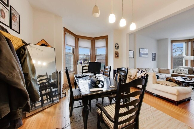 Building Photo - 2815 N Racine Ave