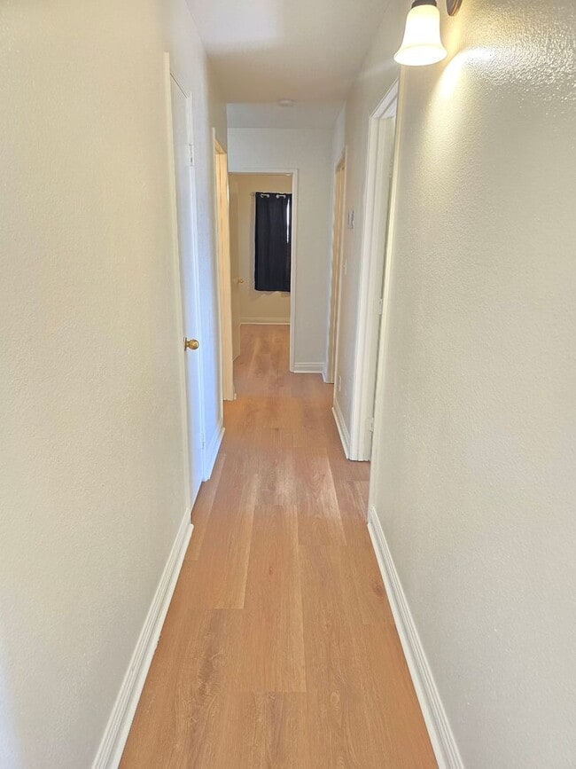 Building Photo - 4 bedroom / 2 bathroom / Open Floor Plan House/ New Vinyl Flooring throughout the house