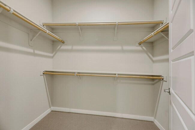 Building Photo - Gorgeous highly upgraded townhouse!