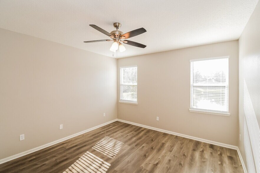 Building Photo - 5754 Village Pond Cir