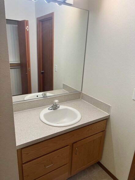 Extra vanity in master - 6223 54th Avenue Ct W