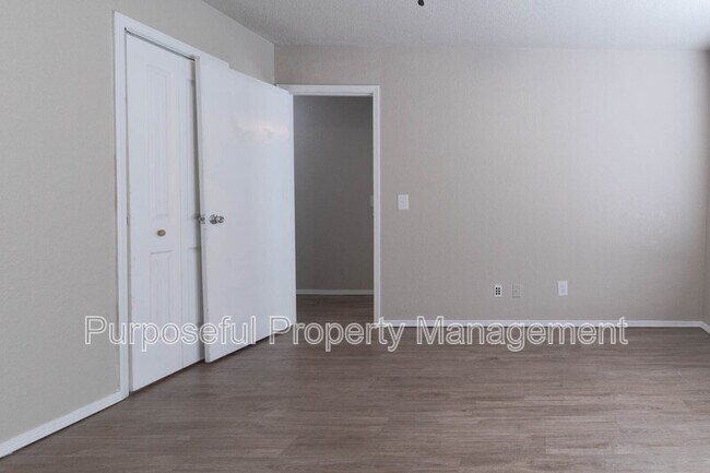 Building Photo - 313 Belmont Dr