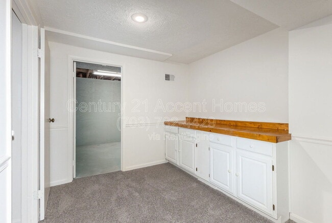 Building Photo - 9086 Tiffany Park Ct