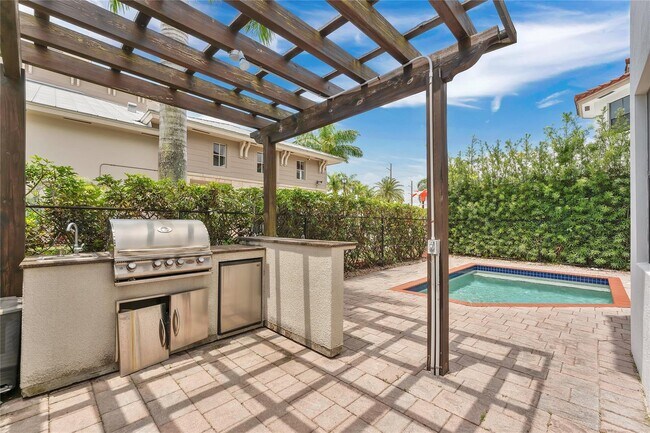 Building Photo - 10574 NW 70th Ln