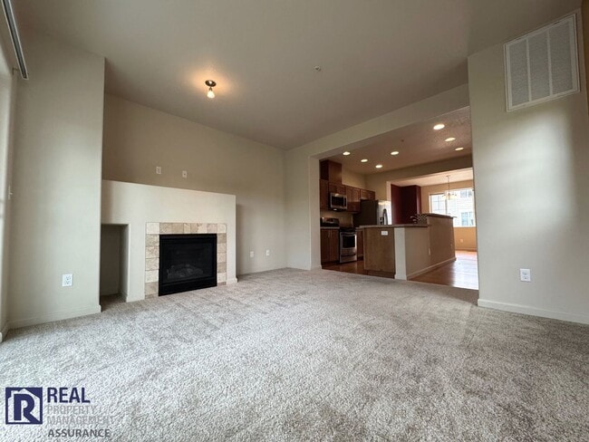 Building Photo - 10733 NE Gateway Pl