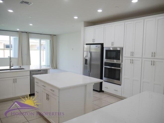 Building Photo - Modern Two-story 4 Bed 3.5 Bath 2,786 sqft...