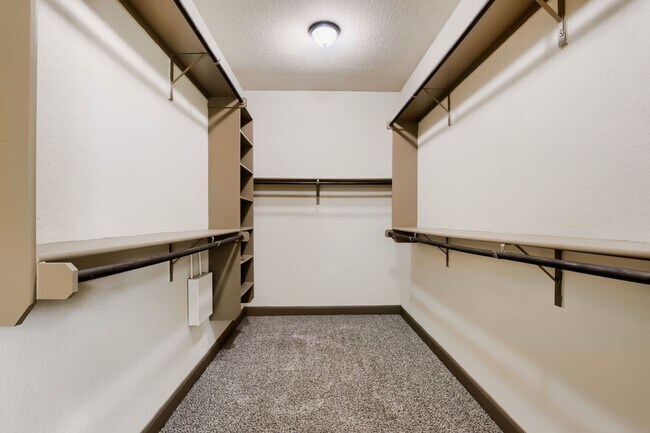 Building Photo - 5923 Dewdrop Ln