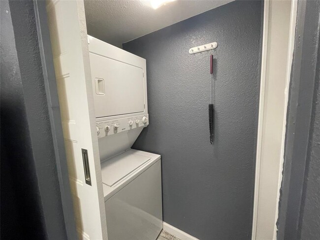 Building Photo - 4001 E NASA Pkwy