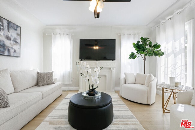 Building Photo - 442 N Orange Grove Ave