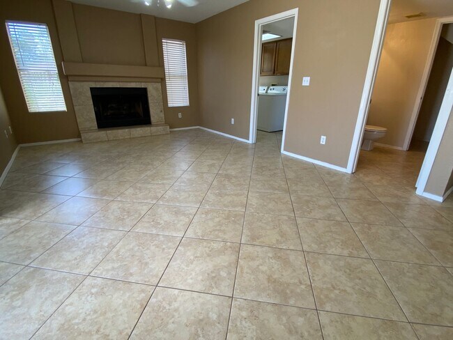 Building Photo - 3 Bedroom 2.5 Bathroom with a Pool in Gard...