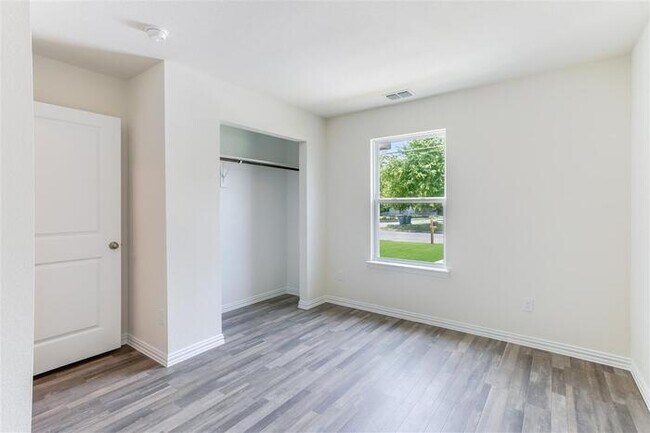 Building Photo - HALF OFF One Month Rent!*