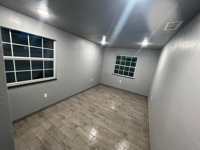 Building Photo - 4709 15th Ave S