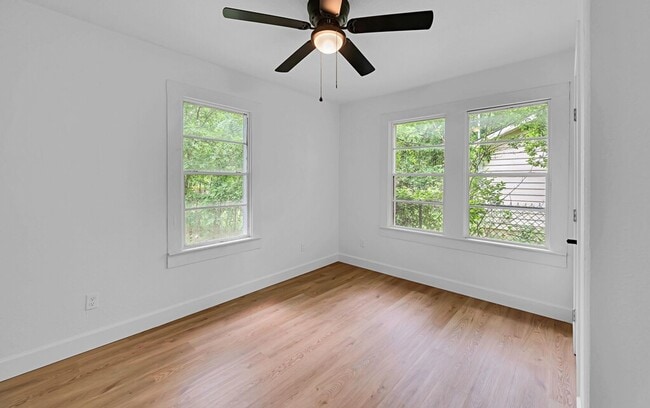 Building Photo - Newly remodeled 3 bedroom/2 baths coming s...