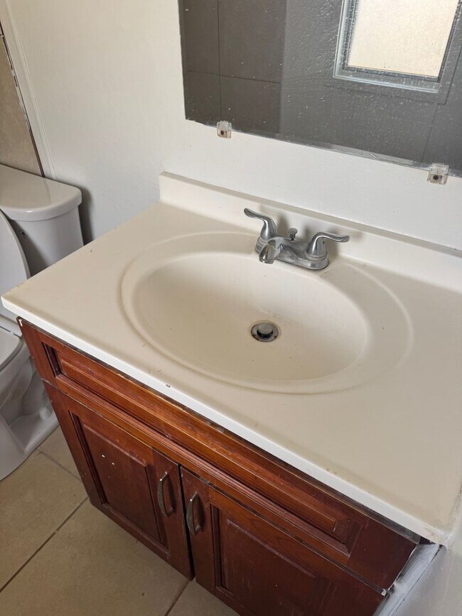 Building Photo - Townhouse 3 bedroom