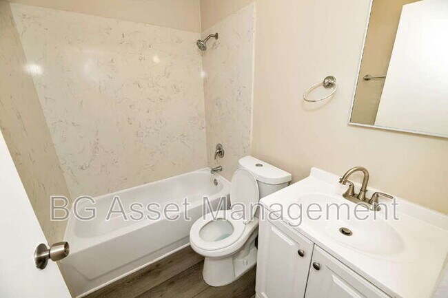 Building Photo - 944 Fletcher Ln