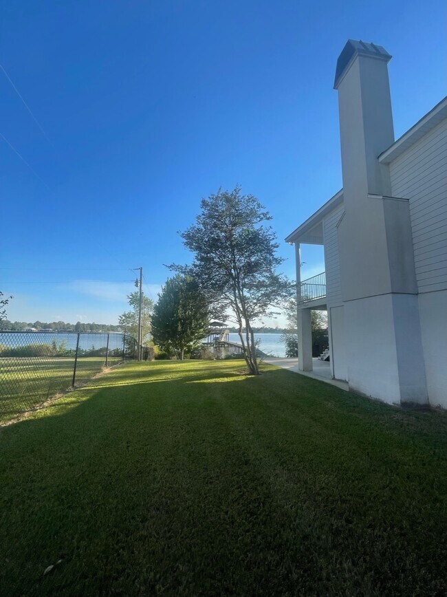 Building Photo - 1200 E Main St