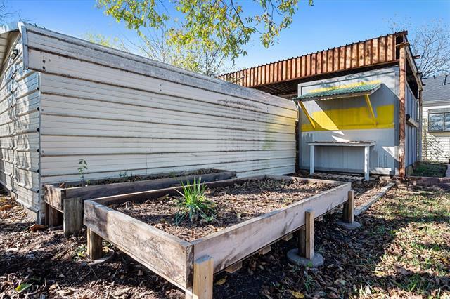 Building Photo - 604 Dunn St