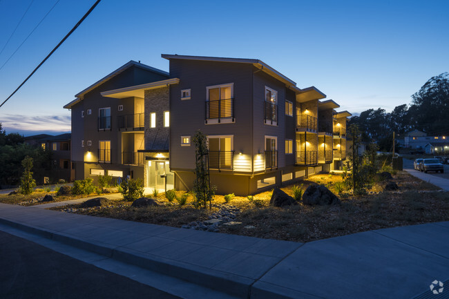 Building Photo - Mavericks Apartments