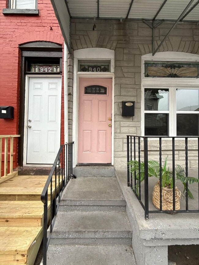 Building Photo - 3 Bedroom 1 Bath Home Available For Rent