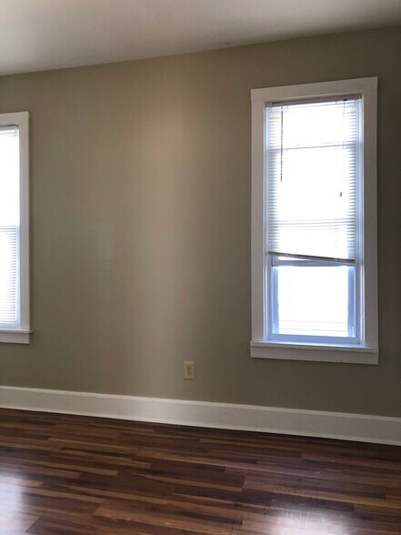 Building Photo - 2213 S Robinson Ave