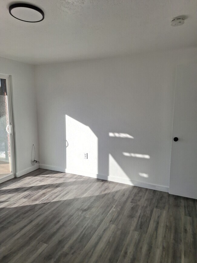 Building Photo - Roy 4-plex 2002