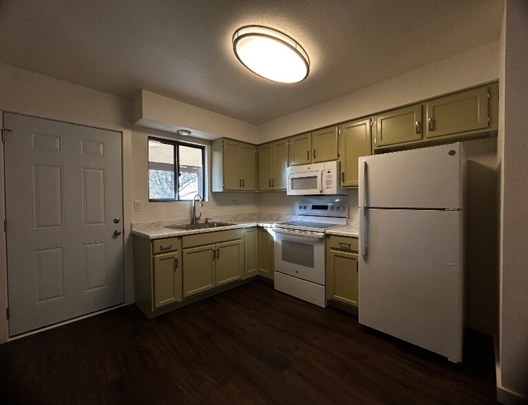 Primary Photo - 3184 N Corrine Dr